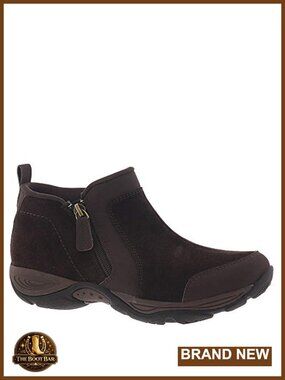 Comfortable Athletic Shoes with Removable Insole and Durable Outsole
